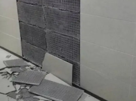 宁强瓷砖空鼓维修公司分享下宁强墙砖松动维修的知识